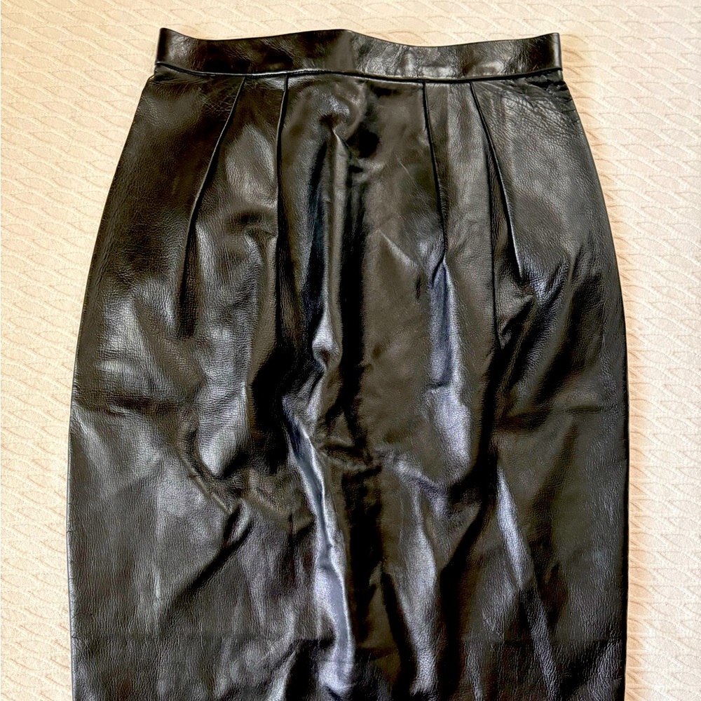 AKRIS
Originally $1,990
Lambskin Leather Short Pencil Skirt